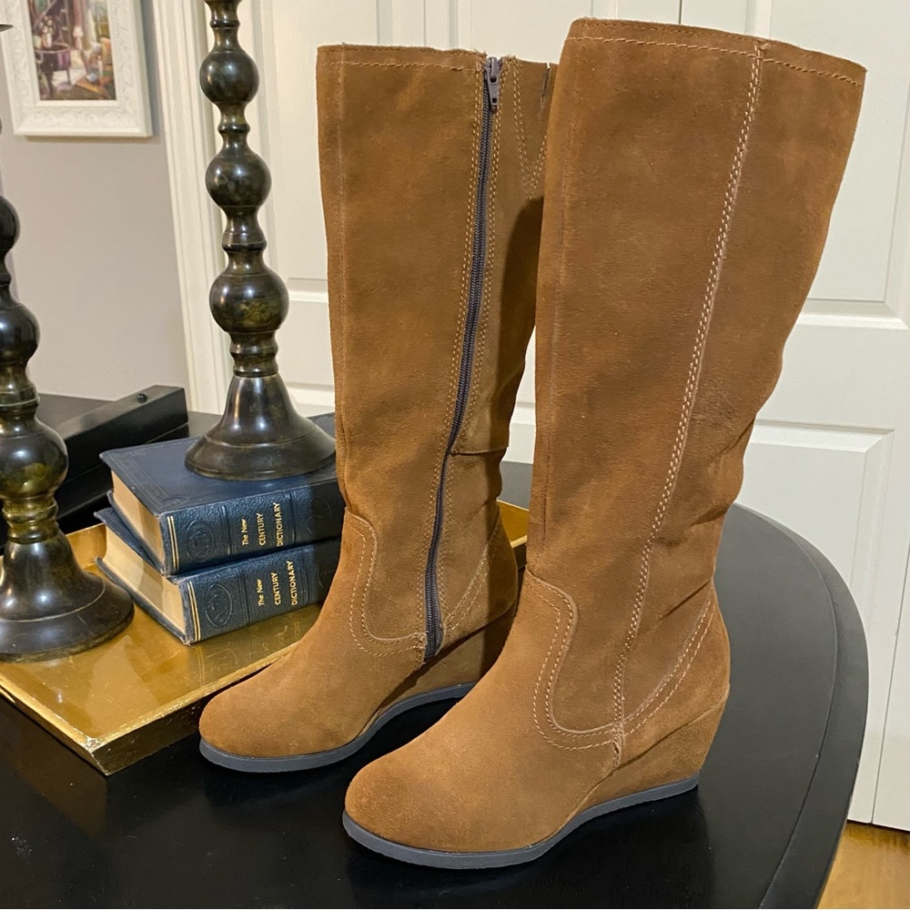 Merona Stylish Leather Chestnut Brown Suede Tall Wedge Boots. EUC
